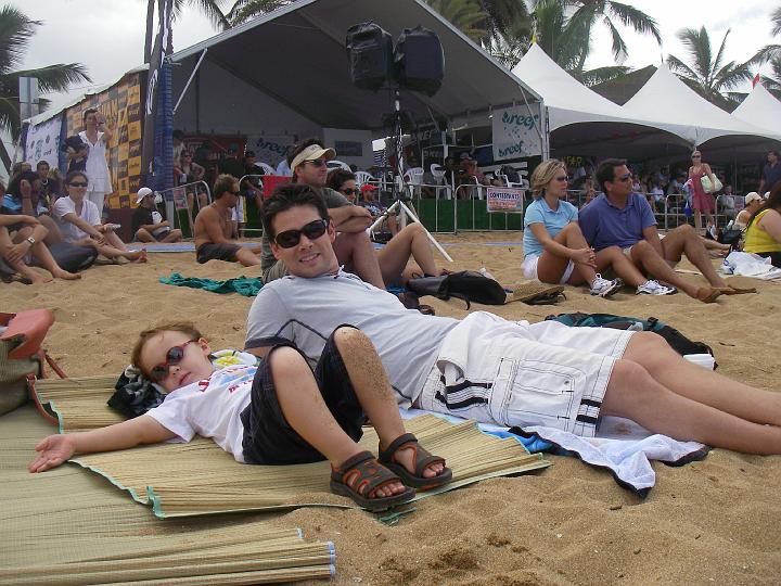 IMGP5517.JPG - Lounging and watching :) There is some audio on this one so you can get a feel for the announcer's style...we heard some real surfing vernacular while watching!
