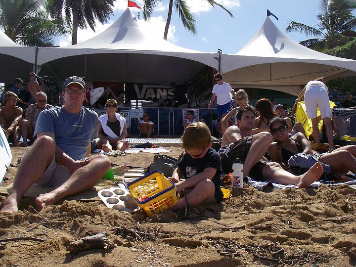 IMGP5624.JPG - Lots of crowds for the good surf!