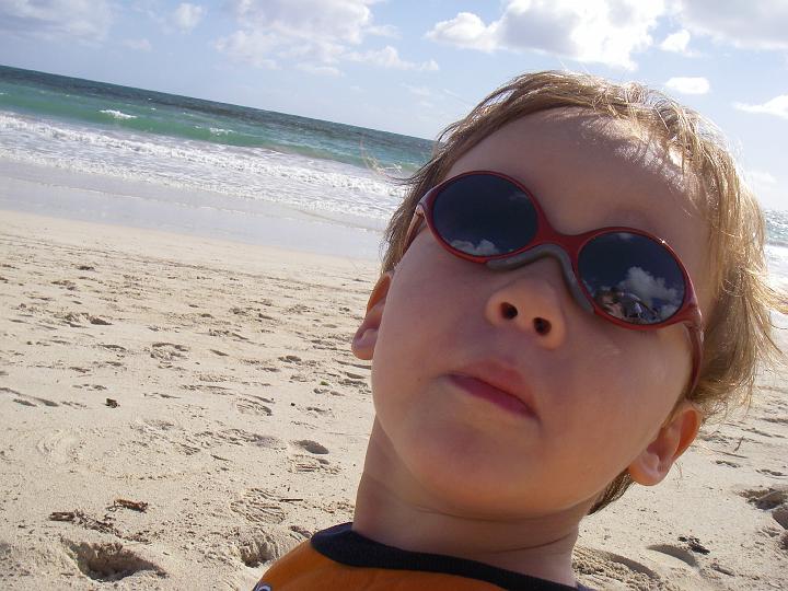 IMGP5687.JPG - Clouds in the sunnies...nice life he has....