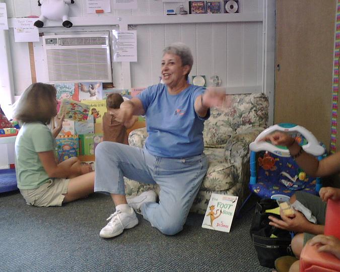 2007-11-02samatlearnwithme (14).jpg - Here's Auntie Carolyn. She is such a sweetheart. She has a degree and 20+ years of experience in early childhood education and special education. She thought she could retire, but was drawn back to the kids. We are lucky to have her!