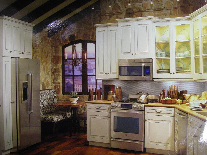 IMGP5454.JPG - We totally love this kitchen - mostly the window and the walls. We're sourcing stuff so we can replicate this in our home.