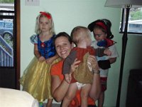 2007-10-31HawaiianHallowe'en (23)  My friend Leo and her two kids, Bridget and Greta.