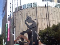 Pic-08282013-001  SAM! The Seattle Art Museum. We're on our way to an urban dig with a friendly geologist.
