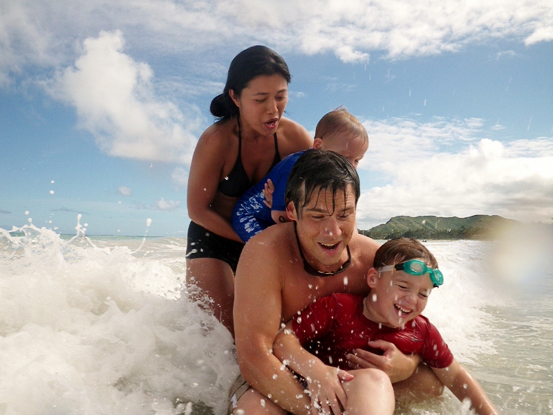 Happy New Year, family and friends! We mustered up some energy to hit the beach on a beautiful day. Obama was on base so we had to turn around and head to Kalama, but in so doing were able to hook up with Tita Bear and Tito Pig!