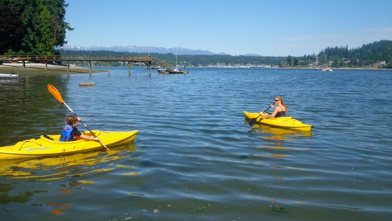 We took the little Water Quest kayaks out for a spin this morning - me and Ben in one and Sam in another. It was so fun to see him kayaking on his own! He had a great time. Then tonight we had a bbq dinner with our hosts, Wade and Julia and their family. Wade took us out in his boat to see some seals. The boys had a fantastic time feeling the power of a motor boat! Whoa! What a great time. Dave is out picking up crab pots now around the point in Indianola.